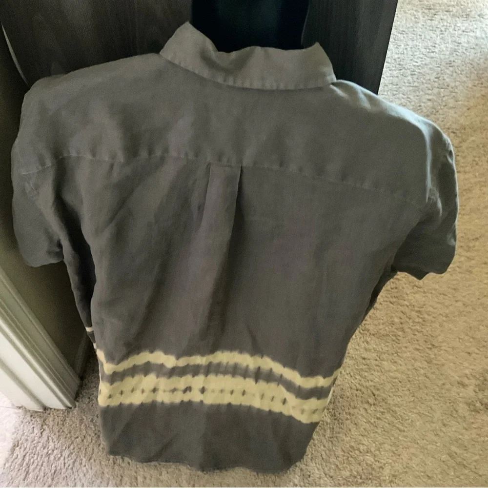 Men’s used size L large J Crew button front short sleeve grey colored shirt